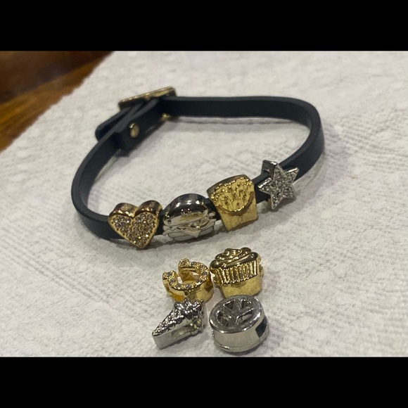 Bcbg bcbgeneration bracelet RETIRED hamburger horseshoe cupcake fries charm # - Picture 2 of 4